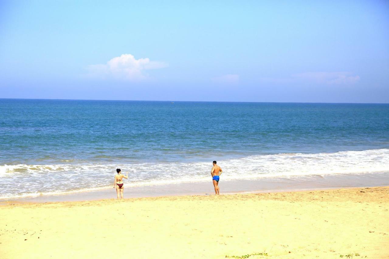 Sea Rock Villa Bentota Buitenkant foto